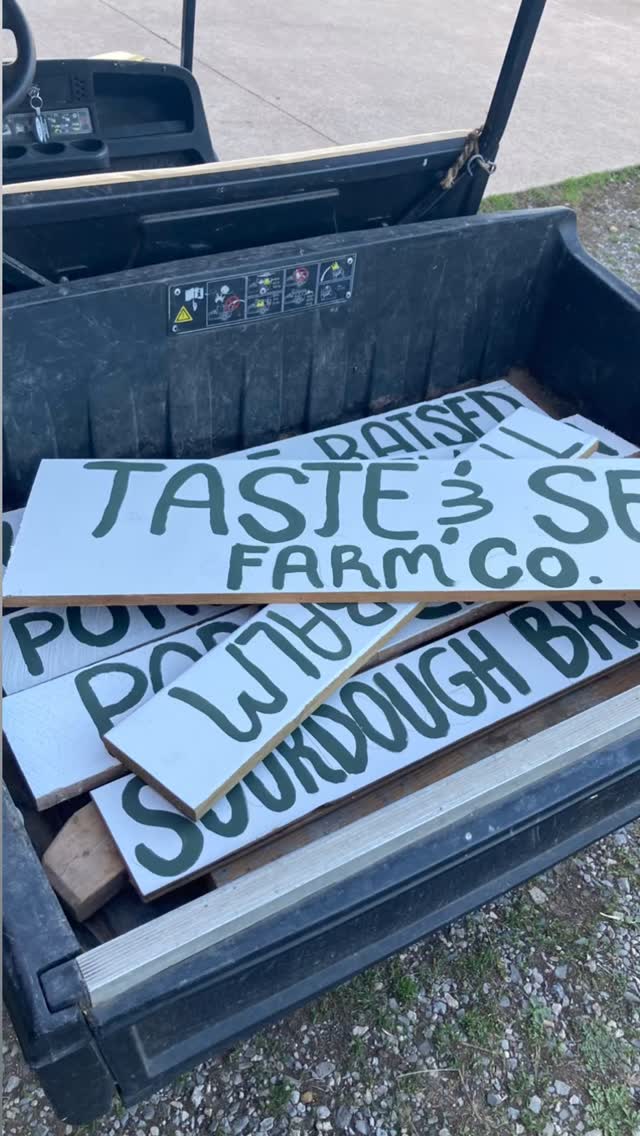 Saturday Evening Project - Homemade road signage :)
#workinwithwhatwegot #tasteandsee #smallfarms #farmstand