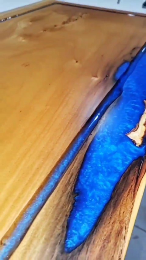 Um pouquinho do acabamento final dado nessa tábua feita para um cliente/amigo especial.