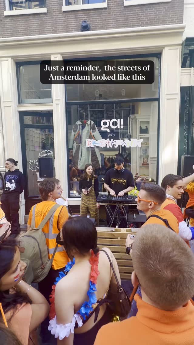 Streets of Amsterdam on Kingsday 👑 #netherlands #kingsday #amsterdam #amsterdamcity