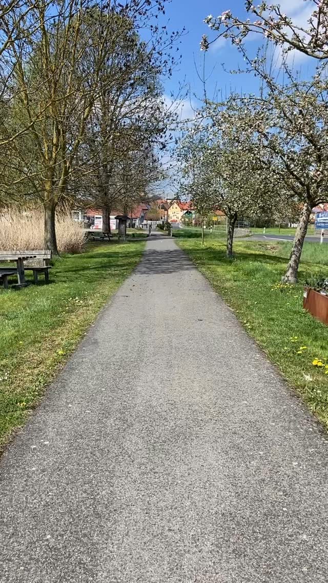 🌟 Wegbeschreibung zu HEIMATHUNGRIG Hofladen&Café 🌟
So könnt ihr uns vom Radweg aus finden. 🏁
Wir freuen uns schon auf euren nächsten Besuch 😊
#hofladen#regional#Café#fahrrad#Radtour