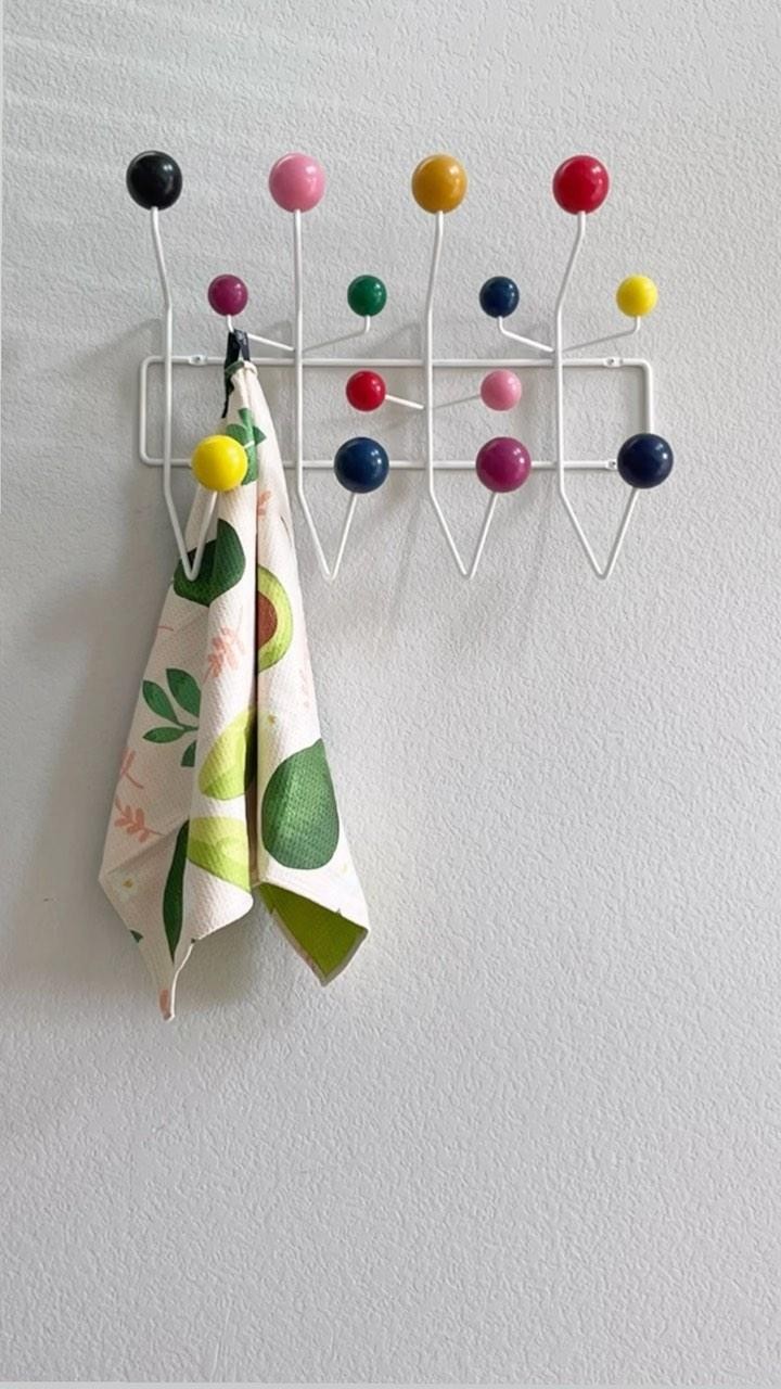 Revamp your kitchen with our vibrant and practical tea towels! Our collection blends stunning designs with durable fabrics, adding a pop of color and functionality to your culinary space. From bold patterns to elegant motifs, each towel is crafted to elevate your kitchen experience while effortlessly tackling spills and messes. Shop now and add a touch of style to your daily routine!
#KitchenStyle #TeaTowels #HomeDecor #rhbhawaiiteatowels #eameshangitall #hangitall