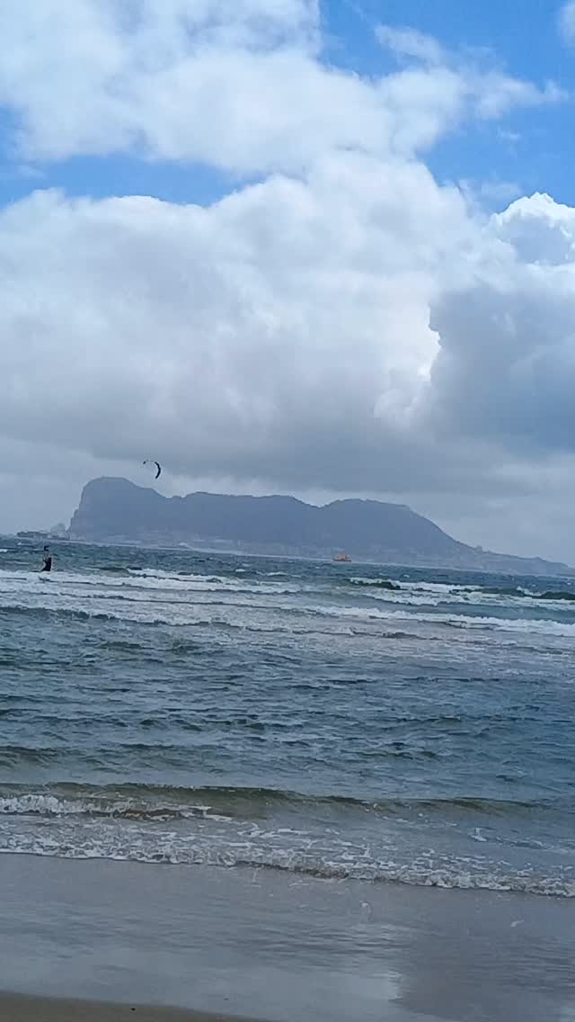 Perfect conditions today
#kitesurfing #kitesurfholidays #kitecamp #palmones #tarifa