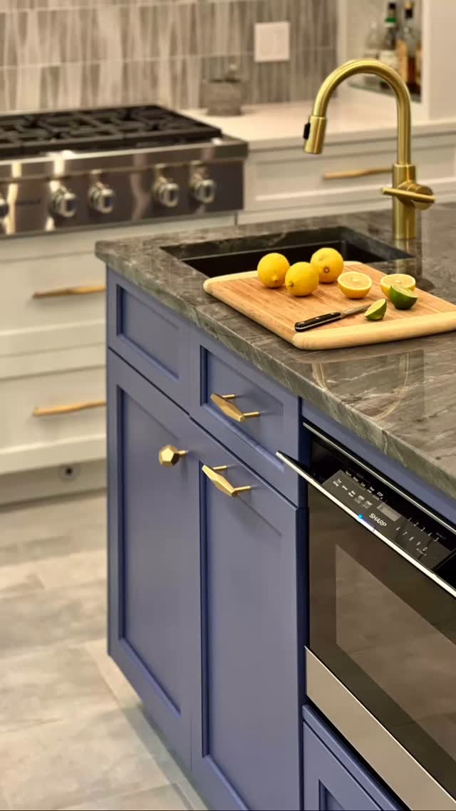Golden accents, Persian blue, and citrus light…where bold design meets everyday ritual.
.
.
#greatclients #luxurylifestyle #finehomebuilding #archdaily #archilovers #homerenovation #familyhome @aitoroappliance #glasstile #bluecabinets #kitchenrenovations
.
.
@andrewbartolotta_aia
@maria_matluck_designs
.
Photography: @v.e.n.e.r.a.alexandrova