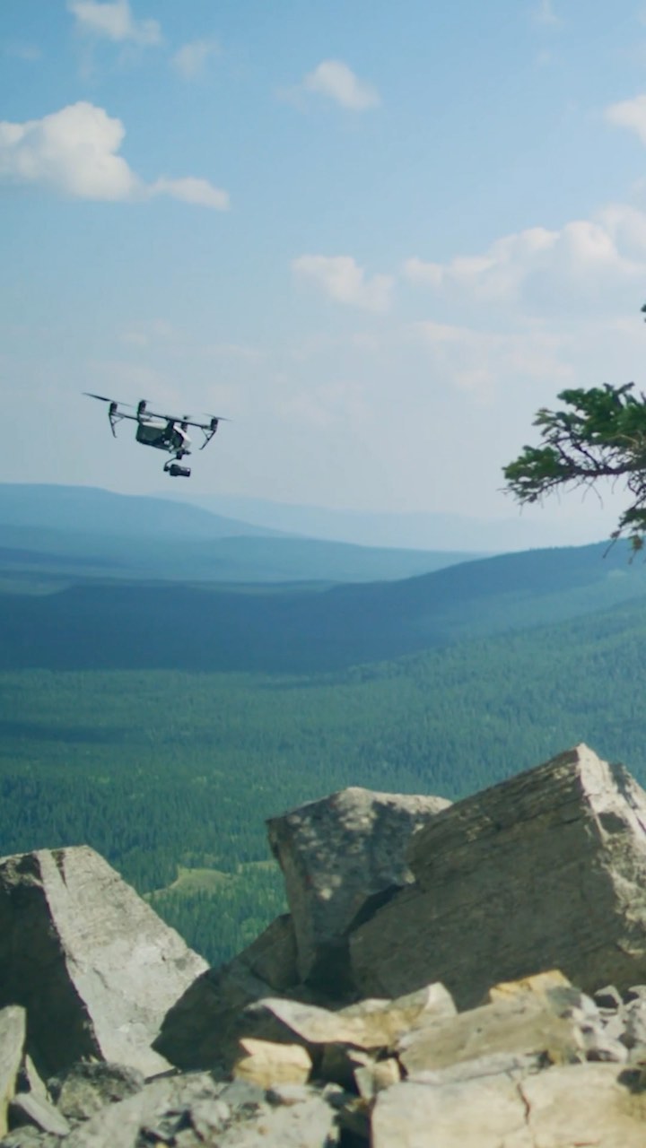 ✈️
Out with the old I2 case and onto the new @pelicanprofessional I2 travel mode case which is 15% smaller with the same amount of storage.
We’ve got 4 long haul productions coming up and can’t wait to hit the road with this new smaller case.
.
Check all the @pelicanprofessional drone cases out at WWW.DRONEHANGAR.COM
•
#DRONEGEAR #Pelican #PelicanProfessional #dronelife #aerial #cinematography #dronepilot #dji #setlife #drone