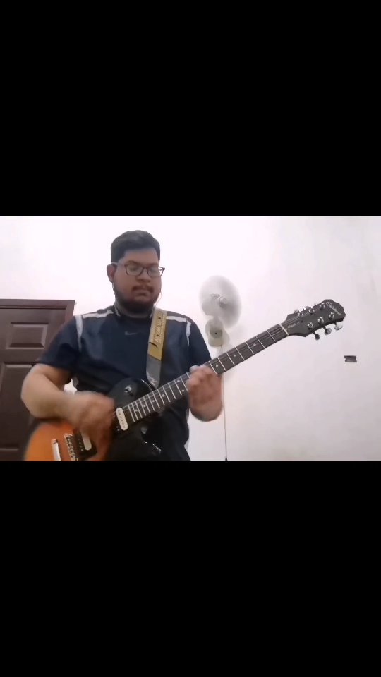 Nuestro vocalista Enrique (kike) nos deleita con este clásico , cuantos se acuerda de esta canción
#banda #rock #powerranger #clasicos #instrumentos #guitarra #guitarraelectrica #cover