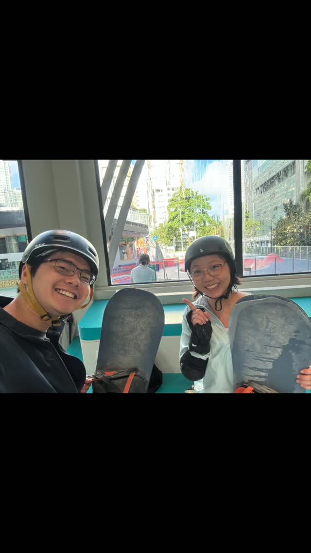 Let this mark the start of my snowboarding journey.
Throwback to our first time snowboarding – 3 lessons and 1 open session on the simulator couldn’t have prepared me for the uneven terrain in the snow🫣
I probably fell more times that day than I’ve ever had in my life, and the horrible visibility (couldn’t see 2m in front of me at some point) just turned my legs to jelly and my form went out the window for fear of throwing myself off the edge of the mountain…
That said, there were also exhilarating moments of pure, unadulterated joy. For someone who’s non-athletic like me, that’s enough to keep me coming back.
Here’s to more falls, more laughs, and more snowboarding trips ahead!!🏂