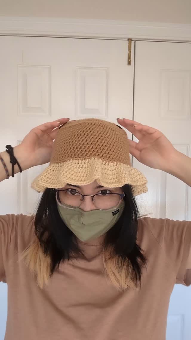 I think I just solved the Eevee hat! You can grab the new and improved version at Anime North May 23-25!
#crochetinspiration #crochettips #crochersofinstagram