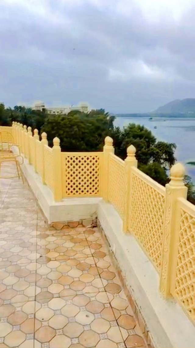Escape and breathe the air of new places !!
#jaydurgalakeretreat #jaydurgudr #jaydurgudaipur #hoteljaydurgalakeretreat #udaipur #rajasthan #udaipurcity #picholalake #cityoflakes #tourism #udaipurblog #rooftopview
