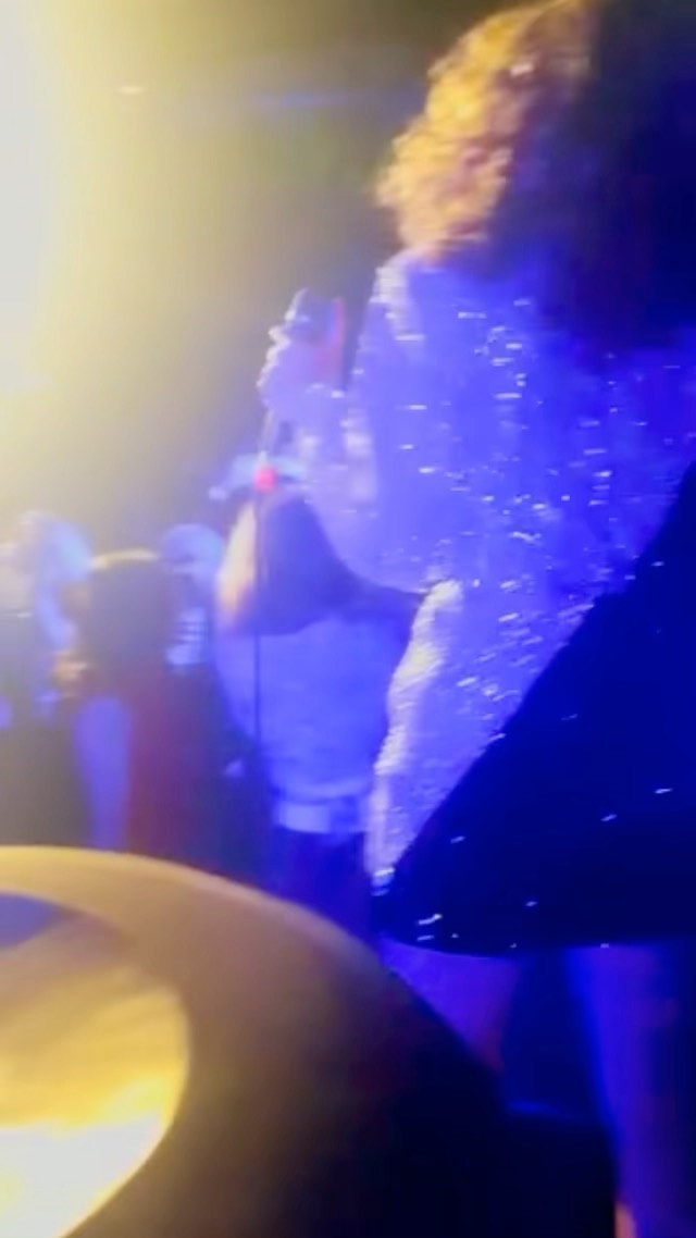 Took this sensational young audience back to the old old school! See u all again on 4 June 2022 @ Amazing Grace!
#proudmary #tinaturner #london
Video by @jamietn.music behind the drums before the onslaught!