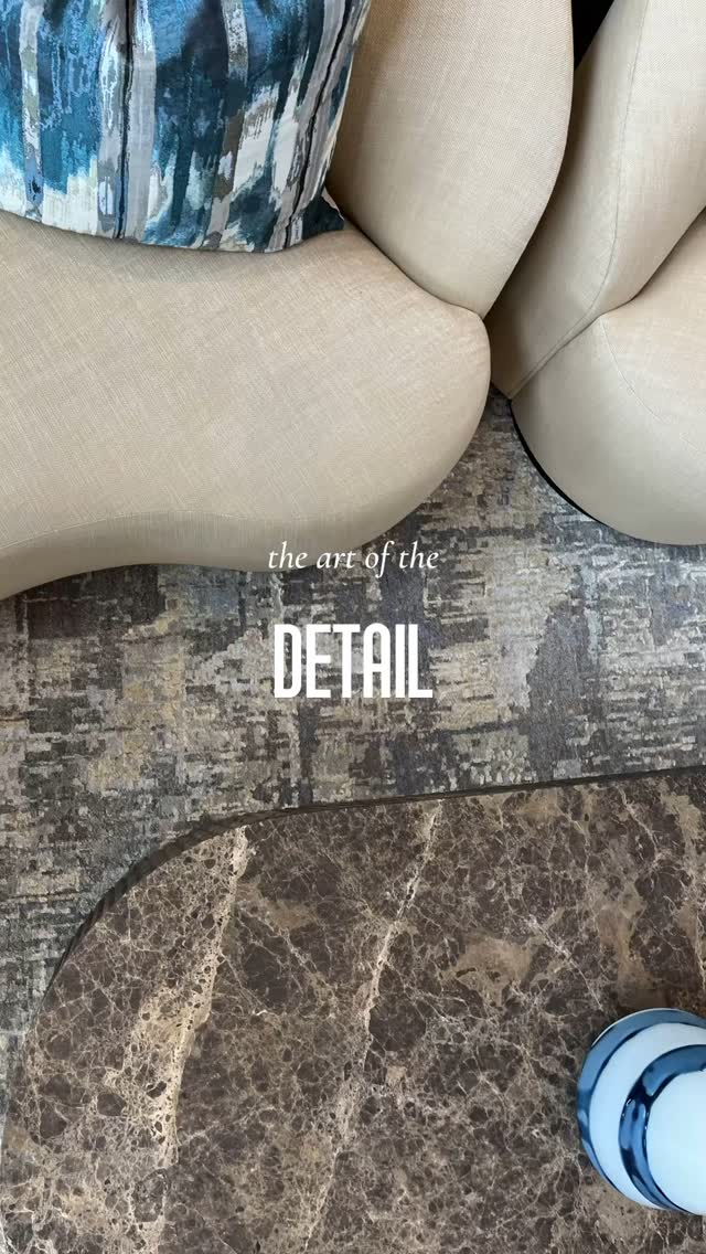 Even when you have a large space, there are still quiet moments where you can appreciate the details#palmbeachstyle #palmbeachcounty #palmbeachstyle #palmbeachdesigner #interiordesign #interiordecor #palmbeachgardens