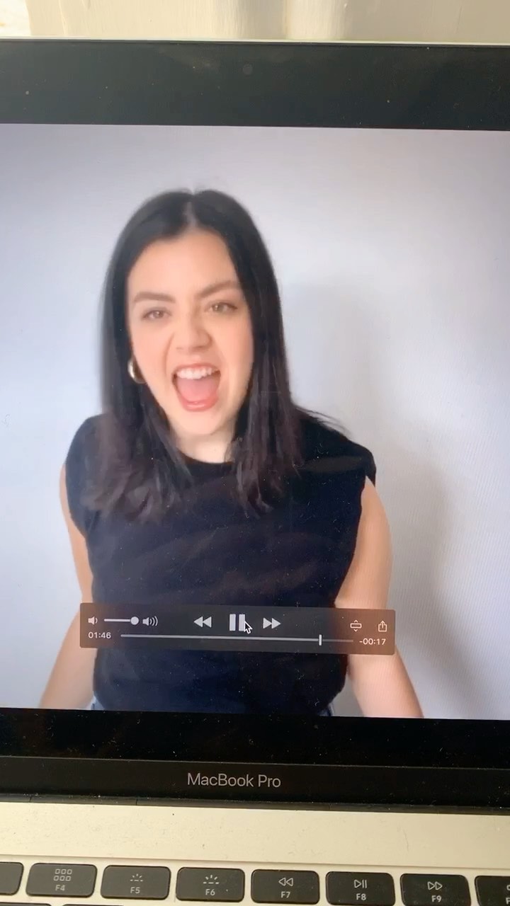 A full morning of Self Taping/editing...aaaaaannnnddd we’re done! Anyone needs any advice or help with self taping, get in touch! It’s how most of the industry is working right now!
🗣💪🏻
#selftape #actorslife #actress #acting #singing #vocals #recording #work #hard #vocalsliverpool #gallowayvocals #singingteacher #vocalcoach #performancecoach #editing #computer #microphone #morning #iggyazalea #topvoices #voicesomg #giftedvoices