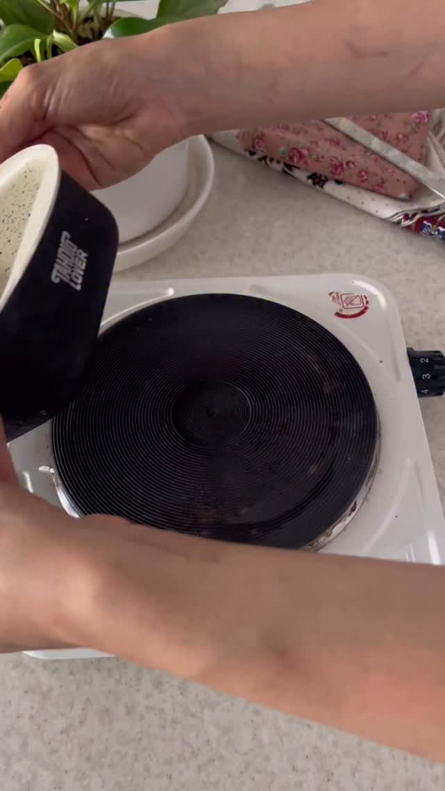 TAHDIGLOVER pots are not just for your tahdig. Make a quick easy breakfast in them!
Get the bread blank to always keep your bread fresh when serving - 100% Cotton