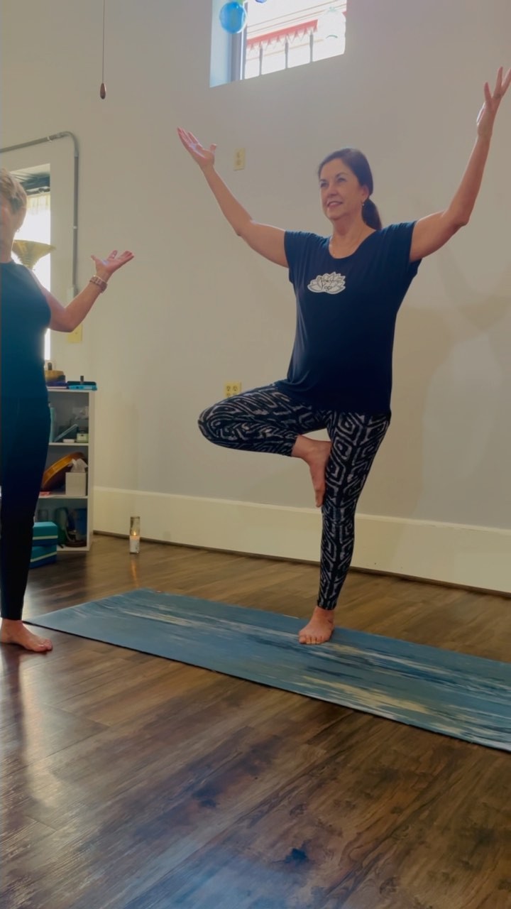 Be like a mighty tree reaching tall and growing from the roots. 🌳 The tree pose helps us develop a solid foundation to grow from.
•
The tree pose benefits us by improving our balance of the body as well as the nervous system. Learn more yoga poses and their benefits by joining our classes! We have a variety to choose from for all different levels. Come relax and meditate with us! #treepose #yogapose #newberryyoga #yoga #yogapractice #gentleyoga #yinyoga #yangyoga #meditation #newberryyoga #chapinyoga #saludayoga #clintonyoga #columbiayoga #lexingtonyoga
