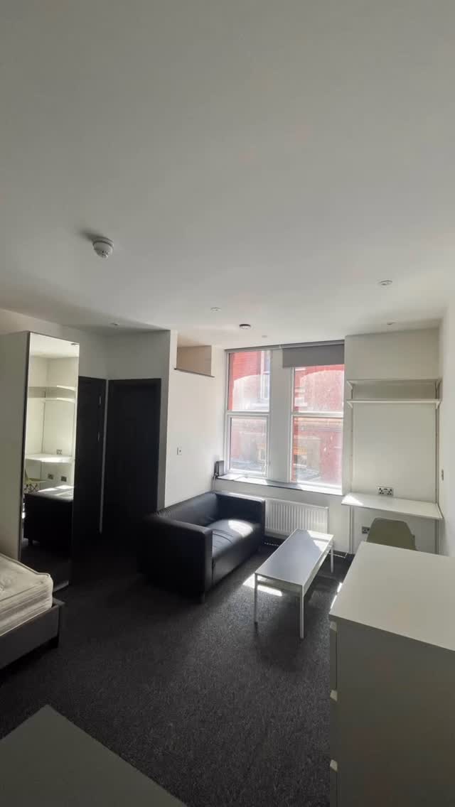 🎓 Student Studio in Uplands - Available Aug 2025!
📍Eaton Crescent | 1st Floor Studio
💷 £700 PCM - BILLS INCLUDED (Water, Gas & Electric - fair usage)
🗓️ Tenancy: 01 Aug 2025 - 30 June 2026
🧡Fully furnished & managed
🧡4ft bed + mirrored wardrobe
🧡Modern shower suite
🧡Open-plan living
🧡Two-seater sofa, desk area & chest of drawers
🧡Fitted kitchen with electric hob, oven & under-counter fridge/freezer
🧡Intercom entry system & suited key access
🧡Communal laundry room
🧡Communal garden
🧡Communal covered bike rack
📍Close to uni, cafes, shops & nightlife
🔒Deposit £700
💰Holding fee: £75 (deducted from 1st rent)
📄UK guarantor required
👤Full-time student only
🚫Single occupancy | No pets
🔎EPC: 61D
📲DM or Email now to book a viewing!
#StudentAccommodationSwansea #SwanseaRentals #SwanseaHomes #StudentLettings #SwanseaStudents #UplandsLiving #UWTSD #SwanseaUni #MiradorProperty #SwanseaLiving #StudyInTheUK