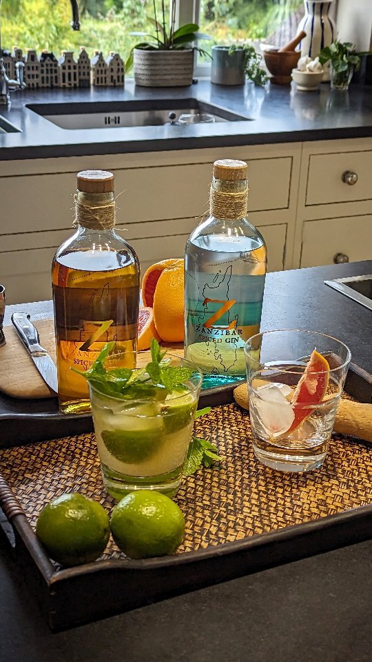 It's FRIDAY - time for some G&Ts or Spiced Mojitos. Or why not both?? We won't judge 🥂🏝️
Hopefully we'll be seeing some sunnier weather next week, it's been too long since we've been able to enjoy a good "sundowner" ☀️
Thanks to you who have ordered online this week, and those of you in the Wiltshire area, you'll now be seeing us behind the bar at the newly opened @bath_arms_shearwater 🤝🏽
#hakunamatata #zanzibarliquor #tasteofthespiceislands #rainraingoaway #cocktails #zanzibar #ginstergram #gin #ginoclock #ginandtonic #rum #rumstagram