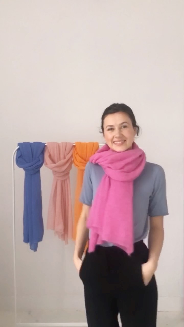 Al die manieren om je Giselle sjaal te knopen! 😍
Welke is jouw favoriet?
#alpacawol #babyalpaca #knitwearatelierblush
#ikkoopbelgisch #ikkooplokaal #winkelhier
#breigoed #belgischbreigoed #handgemaakt
#ikmaakbelgisch #belgischbreigoed #duurzaam
#duurzamemode #belgischemode
#slowfashion #sustainablefashion #knittersofinstagram
#knitting #sustainableknitwearbrand #sustainableknitwear
#handmadeinbelgium #chunkyknittingmachine #breimachine#handmadeknitwear #sustainable #koopduurzaam #belgianfashion #kooplokaal #koopduurzaam #shoplokaal