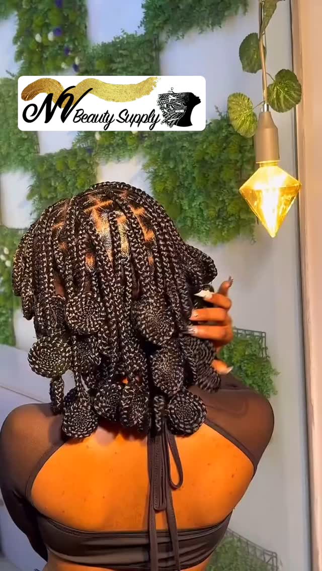 Fulani Spiral Bell Braids 🤩 OH MY! Beautiful & Bold! Message us NOW 📲 +221 771144042 so we can get you everything you need to re-create this beautiful style. Perfect 👌🏾 style to wear out in this amazing summer African ☀️sun. Fast Delivery 🛵💨 all over #dakarsenegal #senegal 🇸🇳 #gambia 🇬🇲
