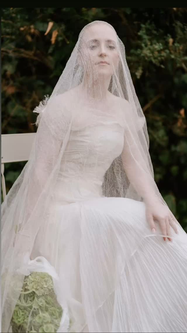 This image… this girl… a beautiful human whom I am so grateful to have met - @whoisliv_ thanks for choosing me to bring your bespoke gown into being… I hope you’re floating in the bliss of the most heartfelt wedding day forever 🤍
.
.
.
.
.
.
.
#silkweddingdress #contemporarybridal #modernbride #modernbride #contemporarybride #modernweddingdress #bespokebridal #weddingphotographer