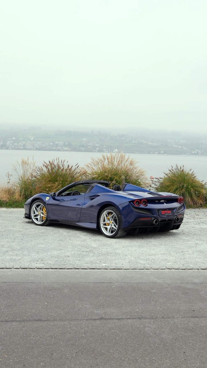 Ferrari F8 Spider in Blu Tour de France
#Ferrari #FerrariF8 #FerrariF8spider #F8spider #Switzerland #Zurich #Lake #supercars #sportscars #dtmsportscars