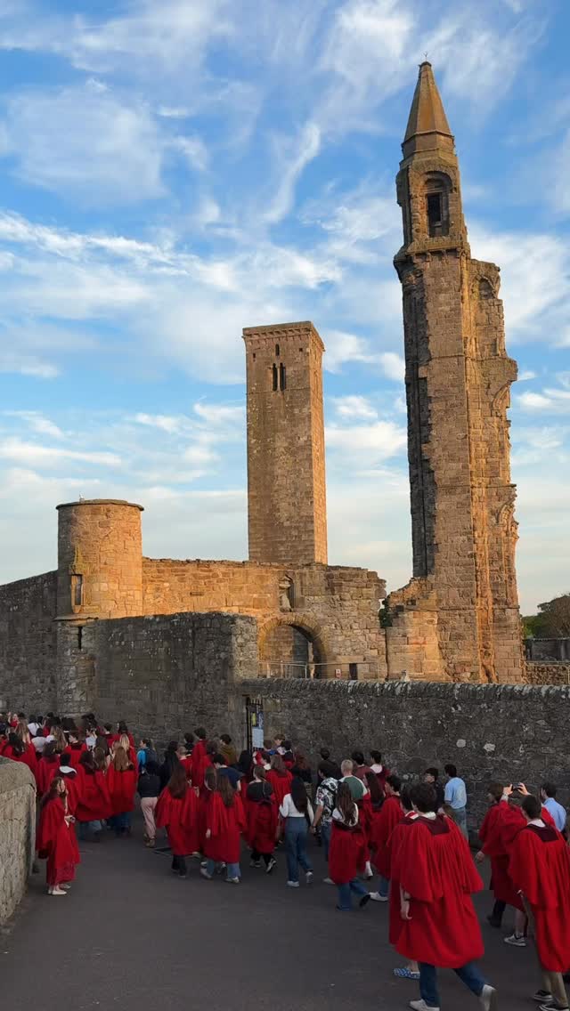 Hundreds of students from @uniofstandrews took part in this yearâs Gaudie to honour John Honey, the brave student who, in 1800, risked his life to rescue the crew of the Janet of Macduff after it ran aground off East Sands.
This yearâs event was particularly special, as it marked the first time students could once again walk the length of the pier since it was damaged by storms in October 2023. #Lovestandrews