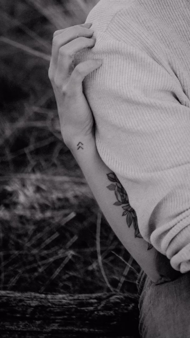 Ein Blick zurück auf die liebevollen Momente von L+P. Die zwei wollten ein kleines Shooting zum vorfühlen und haben die Bilder gleich für ihre Hochzeitseinladungen genommen - eine Zeit voller Liebe, Lachen und Vorfreude auf das, was kommt. 💍✨
Ich freu mich so sehr auf euch! Und bin stolz, dass ihr auf euer Herz gehört habt!
Diese zwei haben nämlich alle Pläne über den Haufen geworfen und gehen nun den Weg den ich so sehr fühle! Dazu aber bald mehr von mir 🤍
#echteliebe #Verlobt #natürlichemomente #hochzeitsfotografie #pärchenfotografie #couple #lovestory #brideandgroom #instawedding