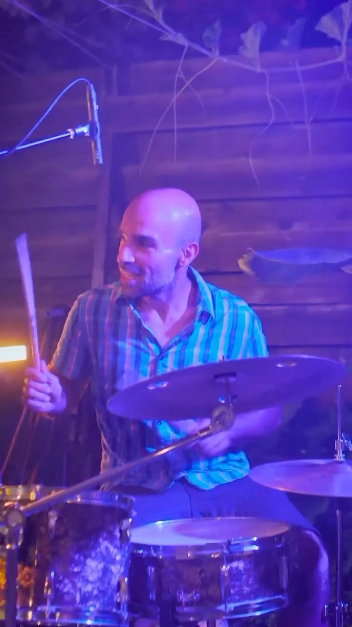 The terrifying Andreas Stefanou (@andreas.stefanou.7 ) putting the island on notice. Lay back and enjoy . Cam work by @costas357
@mr.wilson.band @geon.music @rodrigo_caceres_bass @stephano5 @genethliounik @andreas.stefanou.7
#livemusic #drums #drummer #drumsolo #jazz #fusion #reggae #latin #cyprus #island #beach #summer #music #instagram #instadaily #instalike #bobmarley #talent #talented #talented_musicians #limassol #musically #instamusic @talented_musicians