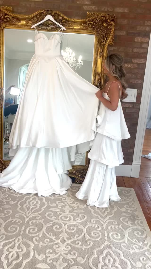 After I fumbled yesterday & didn’t get the back of Nargis’ hair, (Still sad about that haha😅 ) I made sure to get a quick clip of Kadyn’s before we left the venue🫶🏼
This mix of glam & bombshell wave is my signature, I LOVE IT 🤩
Side note, still have a little 2025 availability & fully booking into 2026😌 Don’t wait until last second to book because my availability changes every day..(Seriously lol). 🫶🏼 Inquire on Nivinci site, link is in Bio. Xoxo
#bridalhair #weddinghair #weddinghairstyle #bridalhairaccessories #updo #downstyle #757hair #vahair #dmvhair #757hairstylist #beachyhair #beachybridalhair #bridalhairstyle #bridalhairstyles #hairreels #hairstyle #bridesmaid #bridesmaidhair #hairstylist #bridalmakeup #beachybride #hair #hairsalon #wedding #weddinginspiration #weddinginspo