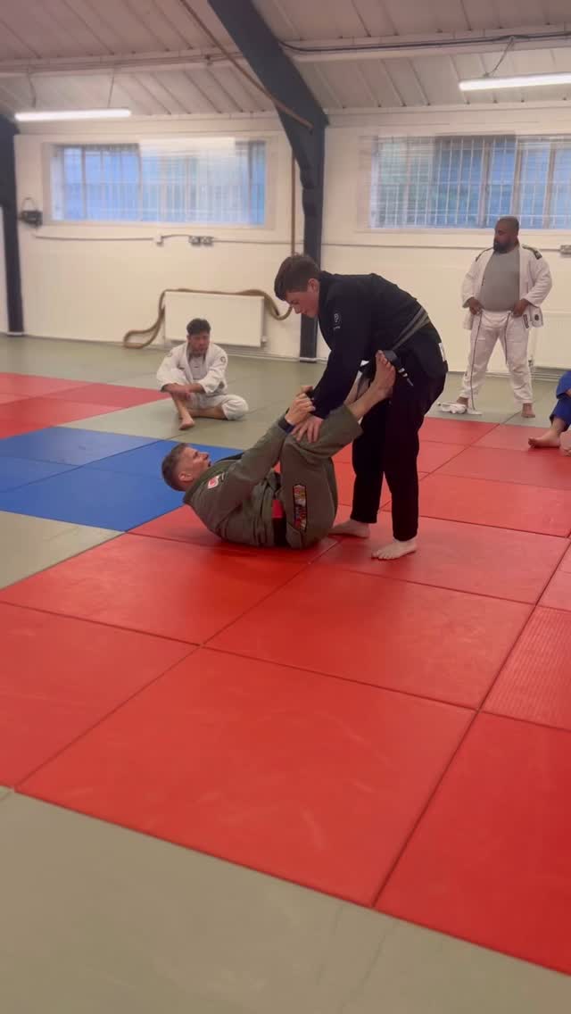 One situation, countless options #checkmatbjj #bjj #ibjjf #delaheva #lassoguard #bjjsweep #coaching #bjjprofessor #bjjcoach