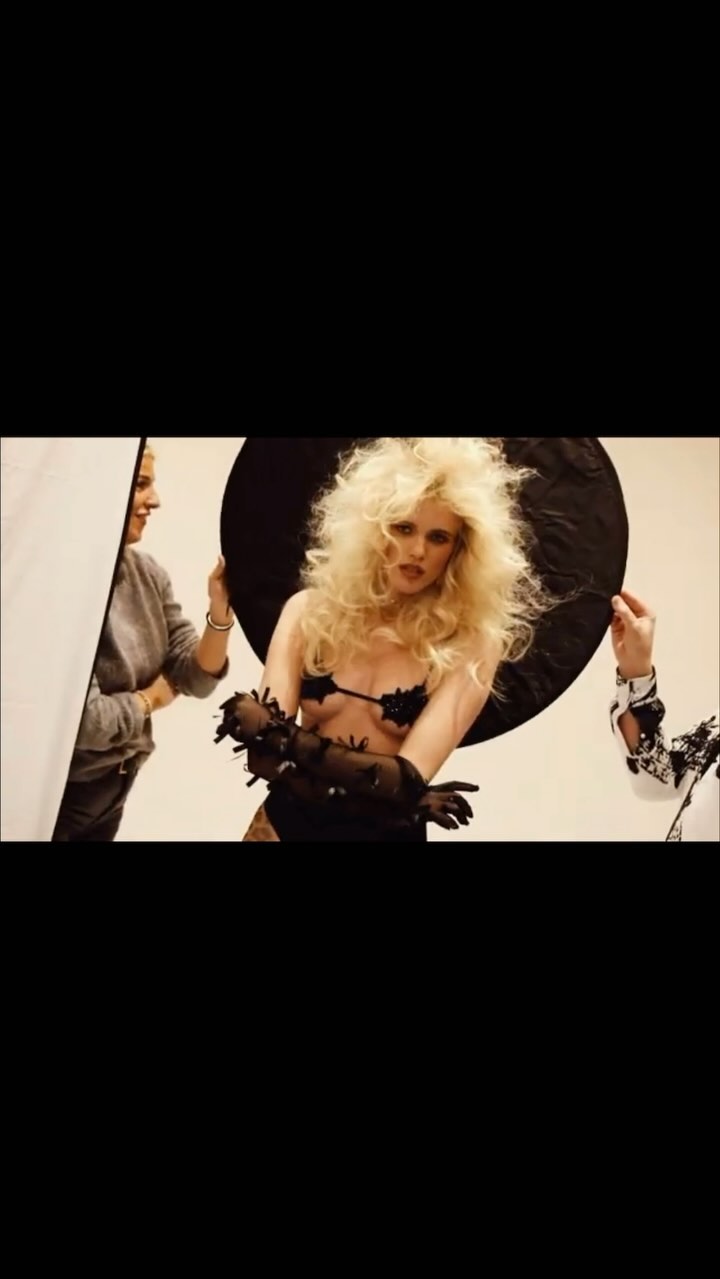 Check out this interview with our super talented Art director @amysultanhair
She worked on the front cover and collection for @prohairmag, shadowing @markleesonsalons. Thank you @revlonprofessionaluk and to all involved! 💕
#hair #hairstyles #haireducation #hairphotoshoot #photoshoot #frontcover #magazine #bournemouth #dorset #hairfashion #hairart #hairartist