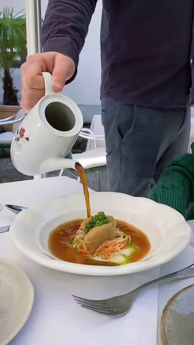Suppenservice ✨ unsere Dinkelgrießnockerlsuppe geht bei jedem Wetter!