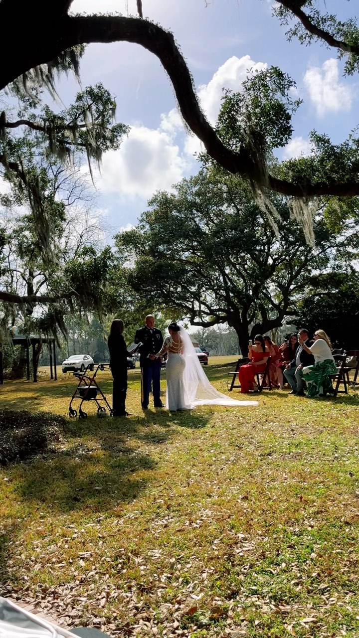 Had a last minute booking (drop off of an elopement) this weekend. So proud of my team for being able to squeeze this event in such short notice. 💜
#livingsouthern #southernliving #southernwedding #charlestonwedding