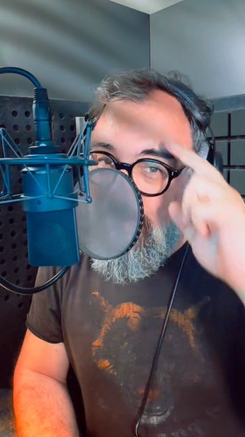 🇩🇪🇨🇭 Ich gehe zwar noch nicht gleich in die Ferien und ich gehe auch nicht nach Spanien, aber falls du eine Ansage für deine Sprachmailbox für den Sommer brauchst, klau einfach dieses Audio. Geniesse den Sommer!
🇪🇸 Yo todavía no me voy de vacaciones y tampoco me voy a España, pero si necesitas un anuncio para tu buzón de voz en alemán con acento español para el verano, roba este audio. ¡Que disfrutes del verano!
🇬🇧 I’m not going on holiday yet and I’m not going to Spain either, but if you need an announcement for your voicemail in German with a Spanish accent for the summer, steal this audio. Enjoy your summer!
#voiceactor #voiceover #freelancer #voiceactorslife #voicemail #stealthisaudio #sprecher