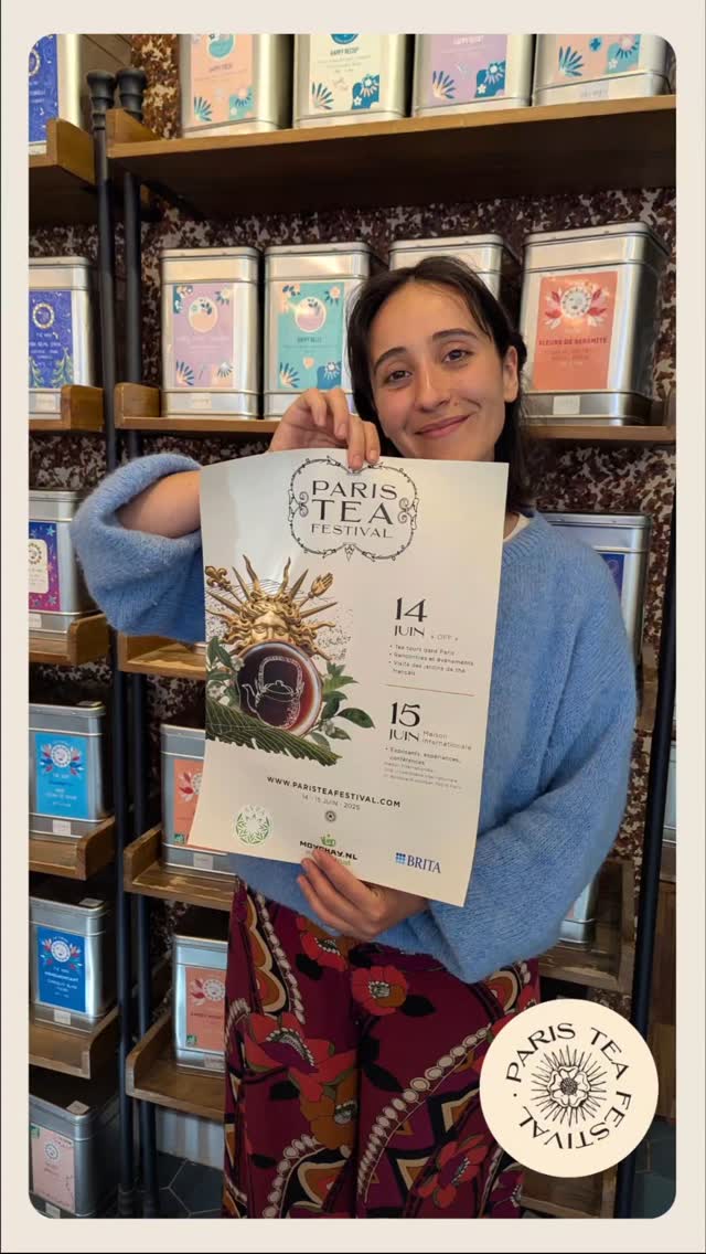 🫖 Une affiche ? Non. Une invitation.
Depuis quelques jours, elles se glissent dans les vitrines des maisons de thé…
📍Un coin de rue, une porte entrouverte, une théière posée entre deux scones — et là, elle vous attend.
✨ L’affiche du Paris Tea Festival commence à fleurir dans les boutiques partenaires.
C’est plus qu’une date à retenir.
C’est un parfum de fête, une promesse à partager.
🌿 Allez humer la bonne humeur.
Discutez avec celles et ceux qui font le thé au quotidien.
Laissez-vous guider par le regard complice d’un.e vendeur.se, une tasse chaude à la main.
🍵 Le festival approche.
Et Paris commence doucement à infuser.
📍14 & 15 juin 2025
🎟️ Infos & billets en bio
Crédits : @happybluetea @teaandty.paris @sciencesthe @croco_tea @serenithe_paris
_________________________________________________________________
🫖 A poster? No. An invitation.
For the past few days, they've been slipping into teahouse windows...
📍A street corner, a door ajar, a teapot set between two scones - and there it is, waiting for you.
✨ The Paris Tea Festival poster is starting to blossom in partner stores.
It's more than just a date to remember.
It's a festive fragrance, a promise to share.
🌿 Go and smell the good cheer.
Talk to those who make tea every day.
Let yourself be guided by the knowing gaze of a sales assistant, hot cup in hand.
🍵 The festival is approaching.
And Paris is slowly beginning to brew.
📍14 & 15 June 2025
🎟️ Info & tickets in bio
Credits: @happybluetea @teaandty.paris @sciencesthe @croco_tea @serenithe_paris