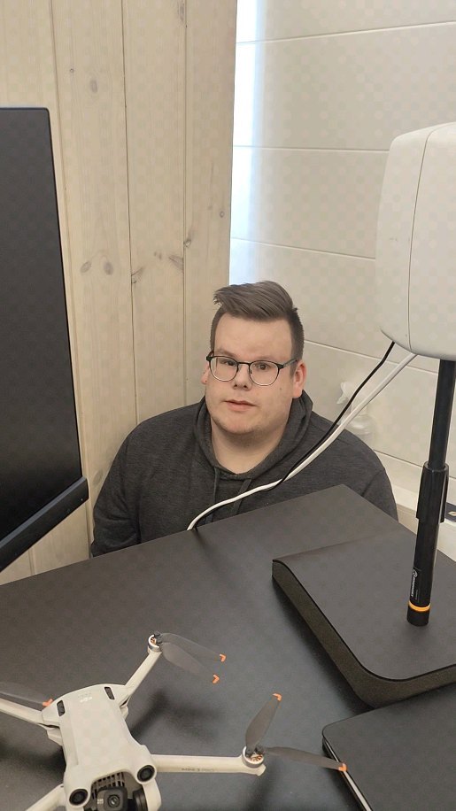 BTS from the office 😎
#videoproduction #videoproducer #3Drenderings