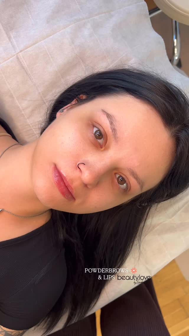 POWDERBROWS & LIPS 🧡
was sagt ihr zu dieser tollen Veränderung? 😍
#permanentmakeup #pmuartist #beauty #beautylove #linz #pmulinz #naturallook #powderbrows #browtattoo #eyebrows #lips #permanentlips #lipblushtattoo #lipblushing