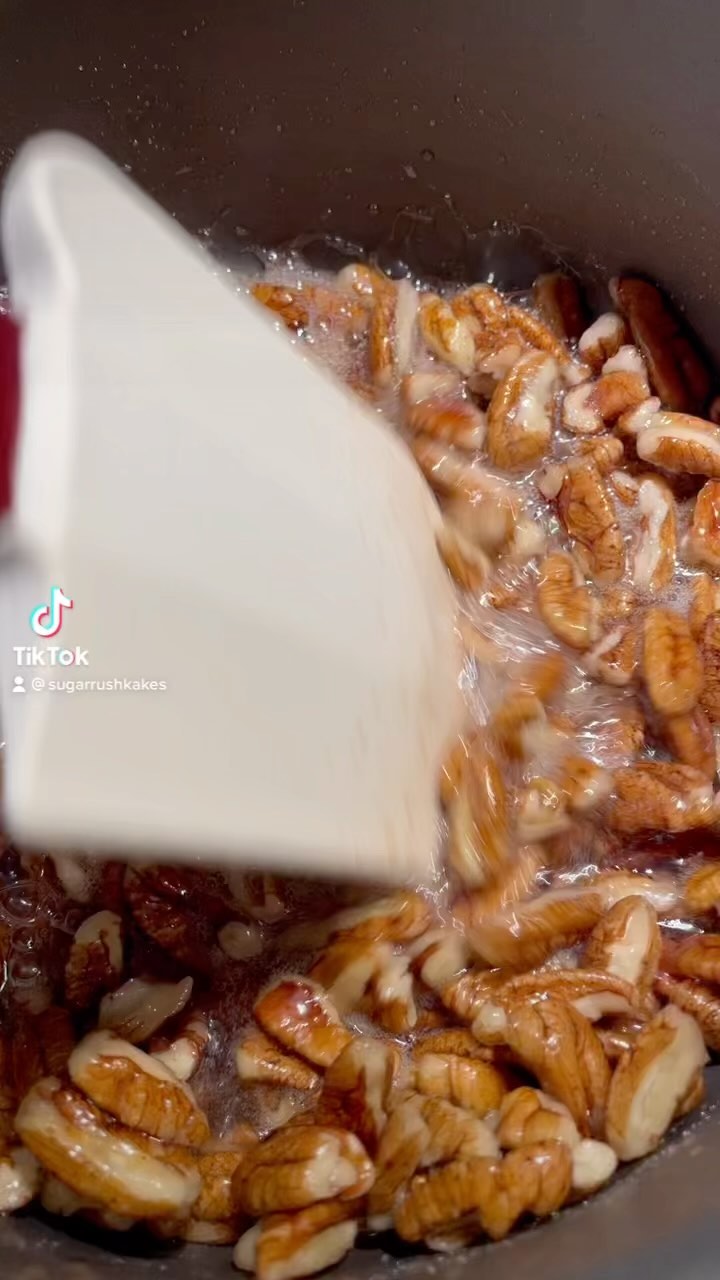 Can’t get enough candied pecans! I could eat them all day. Great for adding to ice cream 🍦 🤔 #sugarrushkakes #candiedpecans #homebakery #smallbusiness