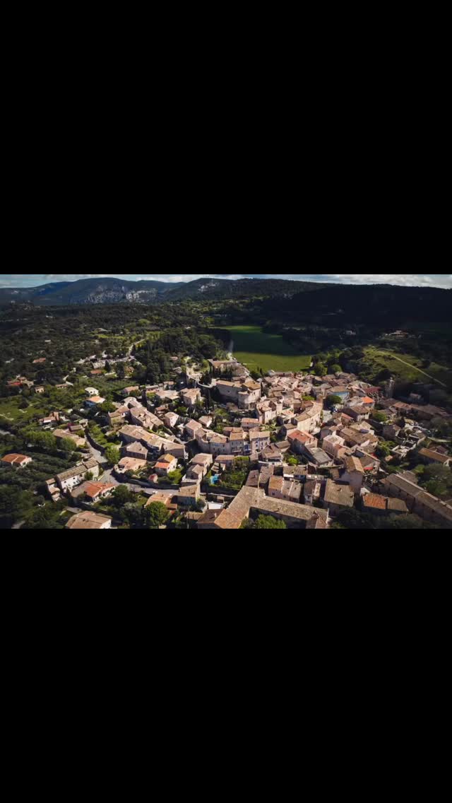 ⚡️2025 ⚡️🆁🆄🅽🅻🅰🅶🅽🅴🆂
Encore une magnifique édition, des coureurs déterminés et audacieux, des paysages sublimes, une ambiance familiale et inclusive, un trail éco citoyen, des ravitos maisons plein d’amour, des partenaires investis et une équipe de bénévoles formidables…
Que vous dire? Vivement l’année prochaine pour la 9e édition !
#runlagnes #trailrunning #lagnes #trailenprovence #trail #trailer #race #provence #luberon #run #montsdevaucluse #running #trailrun #trailrunner #skyrunning #runner #islesurlasorgue #trailvaucluse #destinationluberon #mountainrunning #aventurestrail
#coursesapied #course #coureur #courir #coursenature #courirenprovence #traildeprovence #runaddict #aventuresenprovence