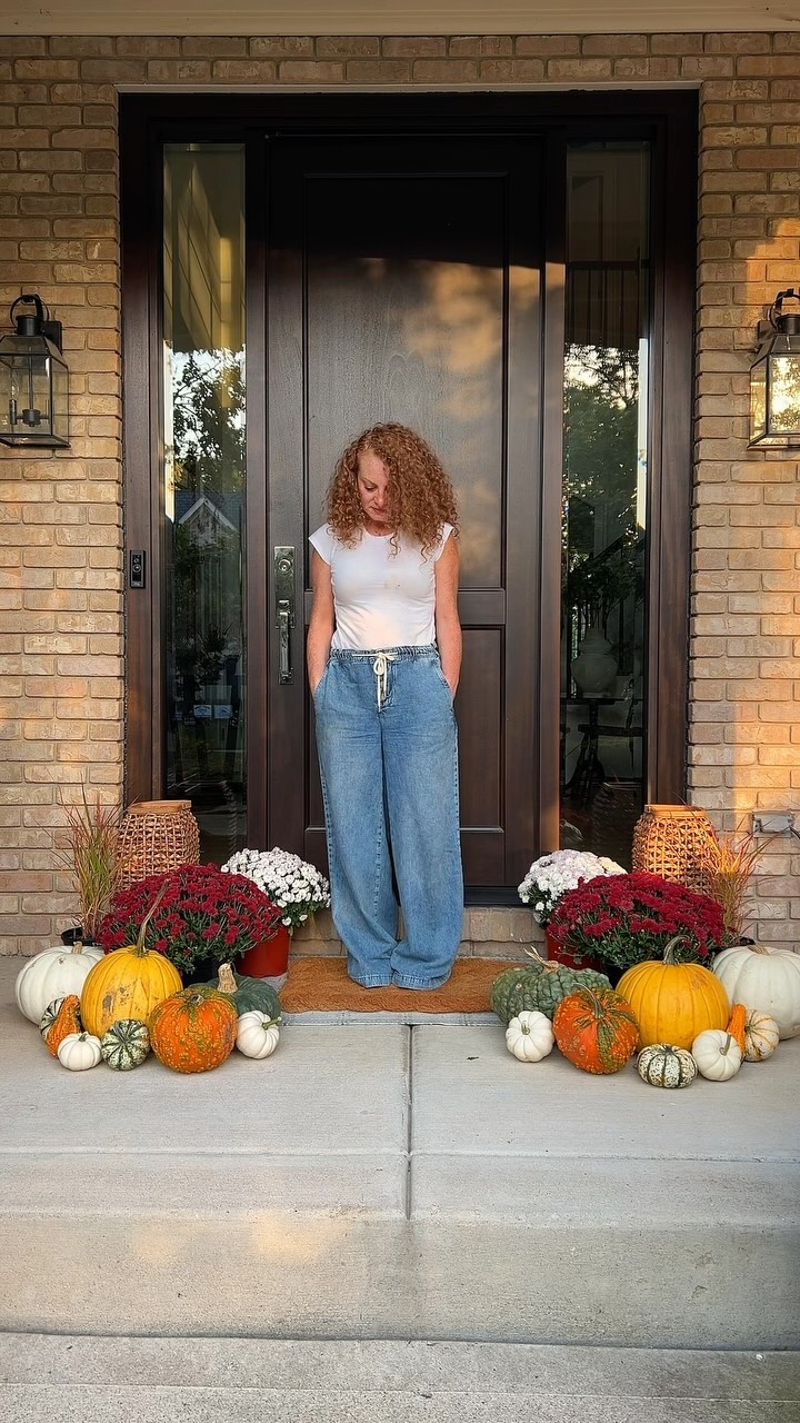 If I could live
In a world of only
OCTOBERS
I promise
I’d never leave 🍂
#autumnvibes🍁 #fallstyle #frontdoor #interiordesign