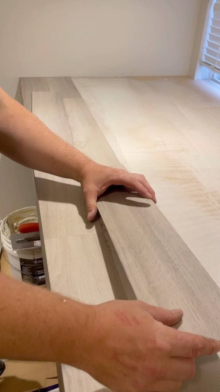 Office desk makeover!
#officedeskmakeover #homeoffice #officedesk #homedecorideas #officedecor #homedecorating #homeimprovements #homeimprovementprojects #residentialrenovations #residentialcontractor #constructionlife #homerenovations #homeprojectsarefun