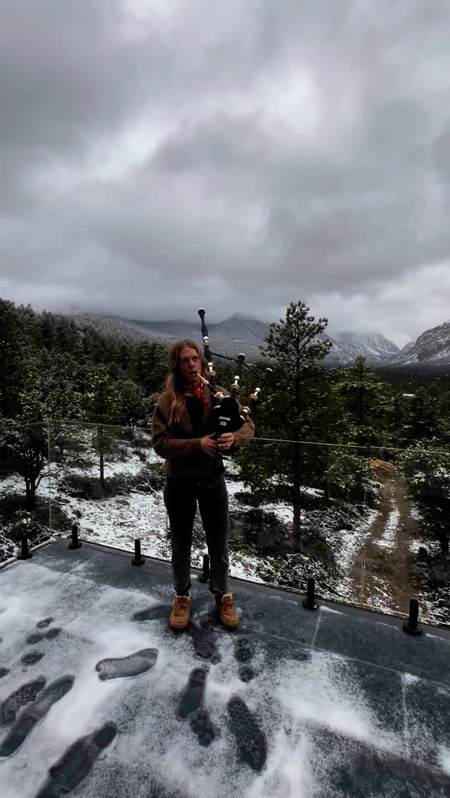 Snowy, broody, Scottish afternoons are meant for the bagpipes ✨ 🌬️ ❄️
#bagpipes #bagpiper #bagpipesrock #bagpipesanddrums #bagpipers #bagpipemusic #alpinebagpiper #music #celticmusic #salida #buenavista #bagrock