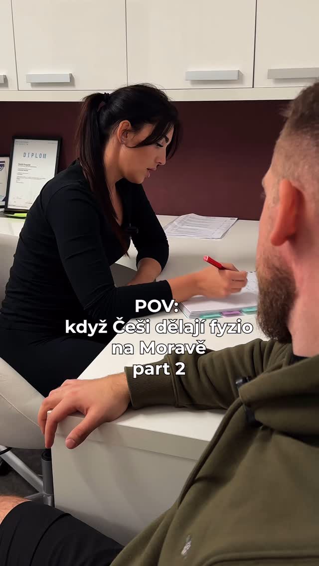 Někdo na bolest svalů potřebuje patáky, my ale máme svoje triky 🔥
Spíš než spoléhání na ibalginy, brufeny a jiný patáky (rozuměj prášky) tak zvol účinné řešení příčiny tvých problémů a rozluč se s bolestí jednou provždy 💊 ❌
PSSST… Chystáme celou kolekci tipů na cvičení i doplnění k tvému tréninkovému plánu.
Pro updates nás nezapomeň sledovat a řekni o nás i tvoji mamce, babí a gymbuddies 💪🏼
#fyzioterapie #fyziohumor #rehabilitace #bolestzad #zdravypohyb #fyziotipy #zpetvehre #zdravyzivot #terapiepohybem #fitnesstipy