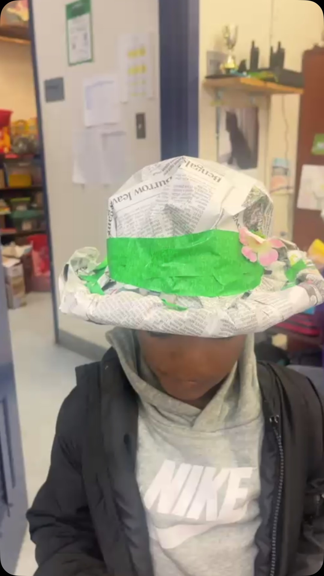The first day of spring and our friends at Maya Lin made spring hats. So fun! #alamedaartsfun #alamedaarts #alamedacalifornia #kidsart #springhats