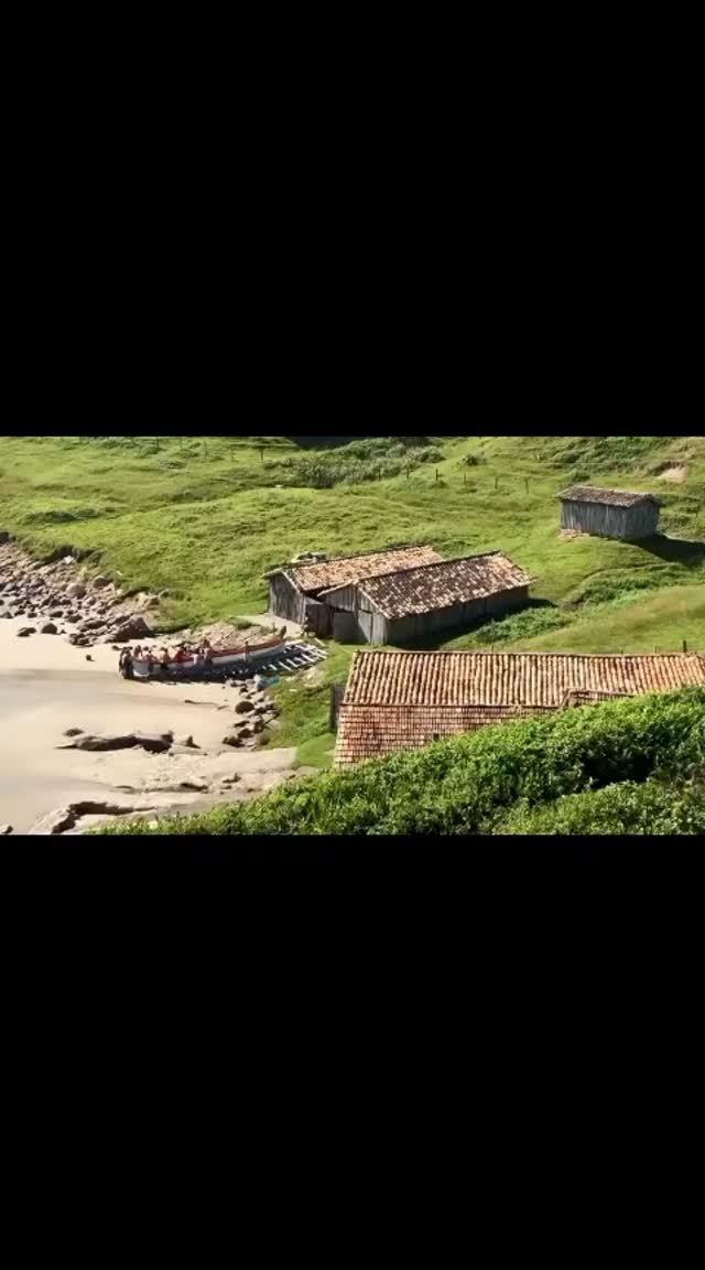 Temporada da tainha: tradição e cultura no canto sul da Praia do Rosa!
Os barracões na praia do Portinho Novo mantêm viva a pesca artesanal e as culturas populares e tradicionais da região.
Hospede-se com conforto no Condomínio Aldeia dos Anjos do Rosa, localizado no Rosa Sul, a apenas 300 metros do mar.
Reservas pelo WhatsApp: (48) 99949-1971
Acesse nosso site: www.aldeiadosanjosdorosa.com.br
#praiadorosa #imbituba #praiadorosaoficial