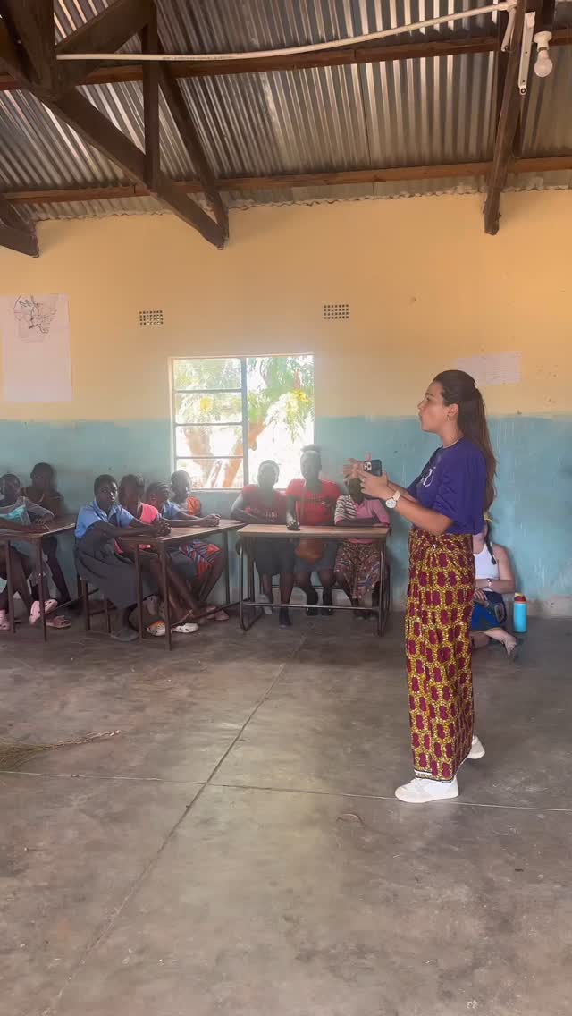 📍 Siamulunga Village, Zambia.
A cultura local não permite que meninas que nunca menstruaram aprendam sobre o funcionamento do ciclo. 🩸
Respeitamos a cultura e selecionamos as meninas que já passaram pela menarca para permanecerem. 🌸
Thank you @joycemeyer and @reaching_a_generation for loving girls everywhere and anywhere! 🇿🇲
🎥 @aflavianobrega
