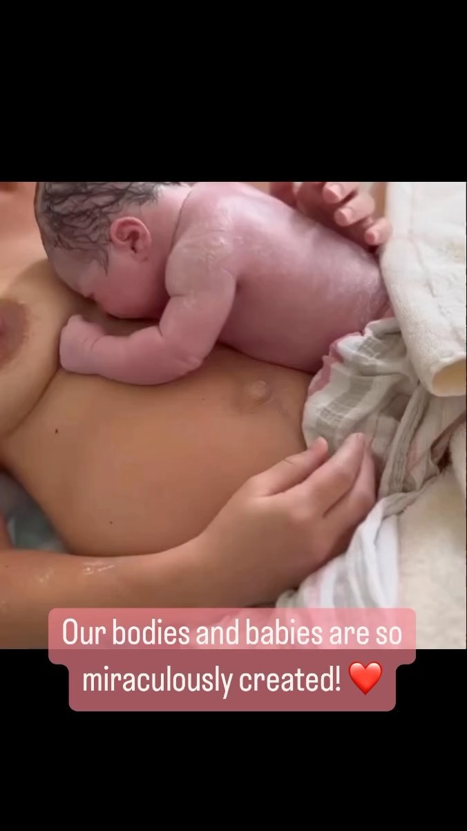 The way our bodies and babies are PERFECTLY created by our God never ceases to amaze me! If you are doubting if you are able to carry a pregnancy, give birth or be a mother…let this be your sign that you CAN! Even if the world is telling you it’s too hard and you don’t know what you’re doing, listen to your heart and the Lord and he will show you that you are MORE than capable of becoming a mother ❤️
Posted @withregram • @lindseymeehleis ❤️The Breast Crawl ❤️
No matter how many times you see it… it is still one of the most miraculous things to witness on this planet ❤️🥰
Please know that in a normal physiological birth this is part of a baby’s reflex. Note a couple amazing things:
This baby is free to move as intuitively needed. There is no hat, her vernix is fresh on her body. There are towels but only because they had just gotten out of the tub.
The cord is still attached. 🪢 each step reflex the baby makes she gently presses on mama’s belly to help her placenta release. Tell me that isn’t part of the perfect design of this. ⭐️
Mom’s nipples are making colostrum which smells like amniotic fluid. A familiar smell for baby to seek and find. ❤️
There is also a couple other things the help in this process… the darkening of mom’s nipples, the pheromone smell of moms body odor, maybe even possible the línea negra on mom’s belly. It’s all part of this incredible system.
I always encourage parents to be intuitive, you can see how dad reaches out his arm so she didn’t fall. There is no right or wrong way to do this. ❤️
All you need is the patience and trust to allow this to all unfold ❤️
#breastcrawl #breastfeeding #breastfeedingmom #physiologicalbirth #breastmilk #breastisbest #breastfedbaby #doula #birthdoula #birth #naturalbirth #christiandoula #christian #god #godisgood #beautiful