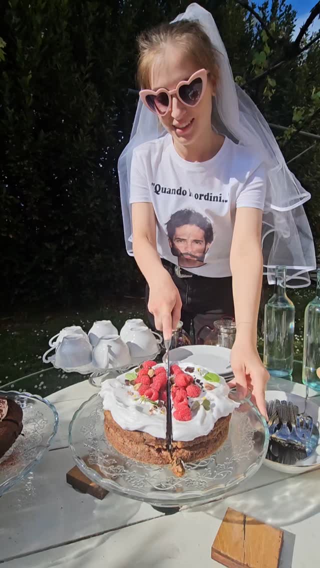 🌸 Vivresti un' esperienza così ?
🎼 Dopo aver ascoltato, esigenze e personalità
del #teambride di Chiara
👩🏼💻 ho organizzato, il loro evento su misura,
benessere, divertimento, relax, creatività, gusto bio e km 0 ( adatto ad ogni esigenza alimentare )
🌷 il tutto incorniciato nella campagna toscana
☀️ face yoga, ceramic & brunch
rafforzando i legami affettivi tra amiche
♡ le ceramiche realizzate saranno il ricordo indimenticabile ad ogni utilizzo
#inspirariscopritivivi Grazie, Ele 🤍🌸
#addioalnubilato #bachellorette #toscana #tuscany #eventiprivati #eventiesclusivi #YogaBrunchToscana #WeekendTraAmiche #EsperienzaAlFemminile #relaxtraamiche #chiantiexperience