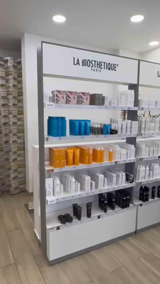 🌿L’été arrive à grand pas! N’hésitez pas à nous contacter pour savoir quels sont les produits clefs pour vous protéger lorsque le soleil arrive 🌞 #coilyhair #coiffures #coiffeur #coiffuremariage #tendancecoiffure #brunette #blackhair #2025 #hair #hairstyles #paris #nyc #french #frenchstyle #balayage #balayageartists #balayagespecialist #haircut #haircolor #haircare #hairdresser #brownhair #parís #parishair