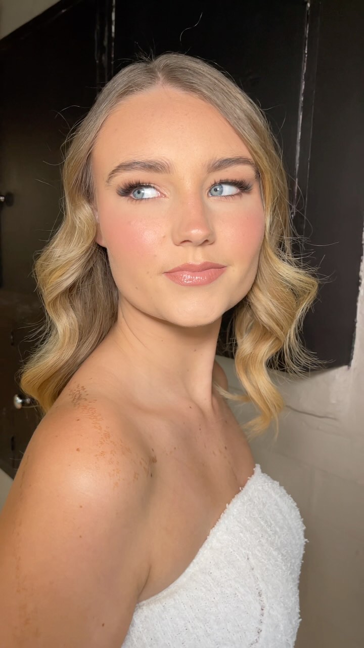 @zanapaynter you’re an absolute goddess 👑
#perthmakeupartist #perthbridalmakeup #perthweddingmakeup #bridalmakeupartistaustralia #australiamakeupartist #weddingmakeupaustralia #naturalbridalmakeup #destinationweddingmakeupartist