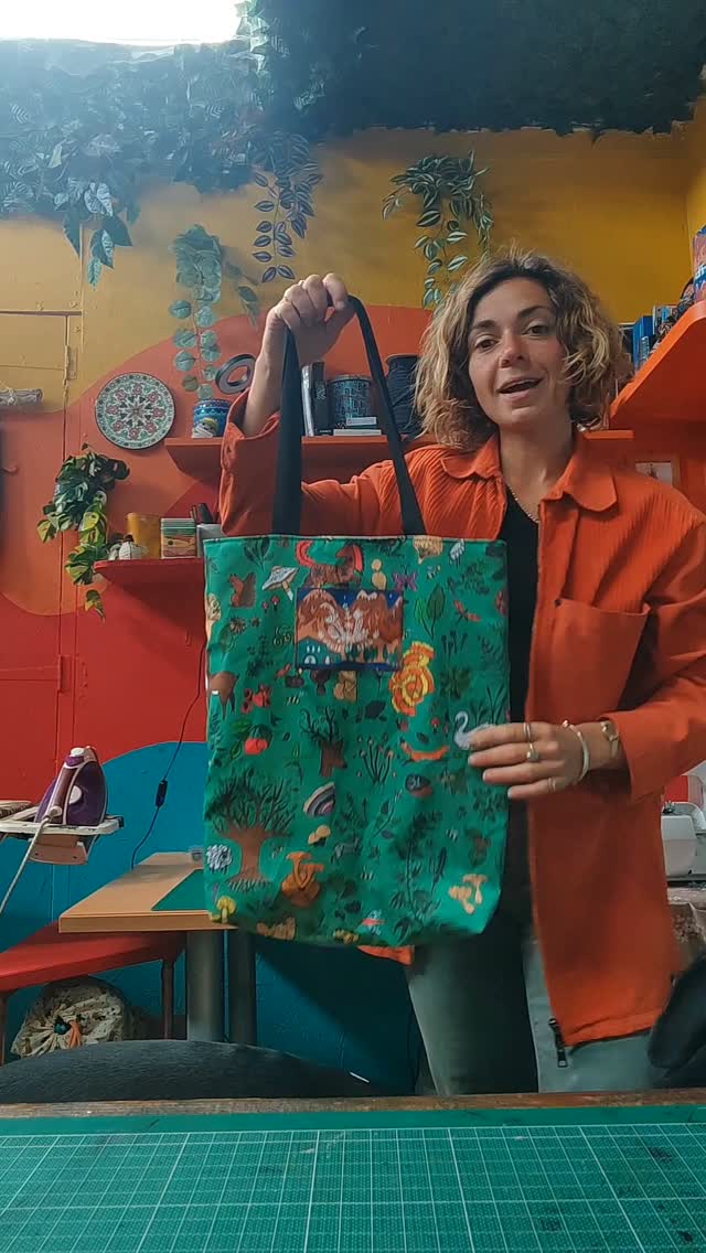 limited edition range of 7 lined tote bags, when they're gone they're gone! I had some fabric misprinted with lines on where I've cut the panels for the bags so the fabric wasn't useful for clothes, but I thought these would be sweet!
emerald one side with illustrations of mushrooms, trees and natural dye plants 🍄
charcoal grey on the other with botanical edible plants 🌿
house of bean printed logo on andalucía spanish mountains patch ⛰️
long black cotton tape straps, a good length for over the shoulder 🛍️
lined for extra durability with waterproof cream fabric, this has been upcycled from discontinued awning covers ♻️