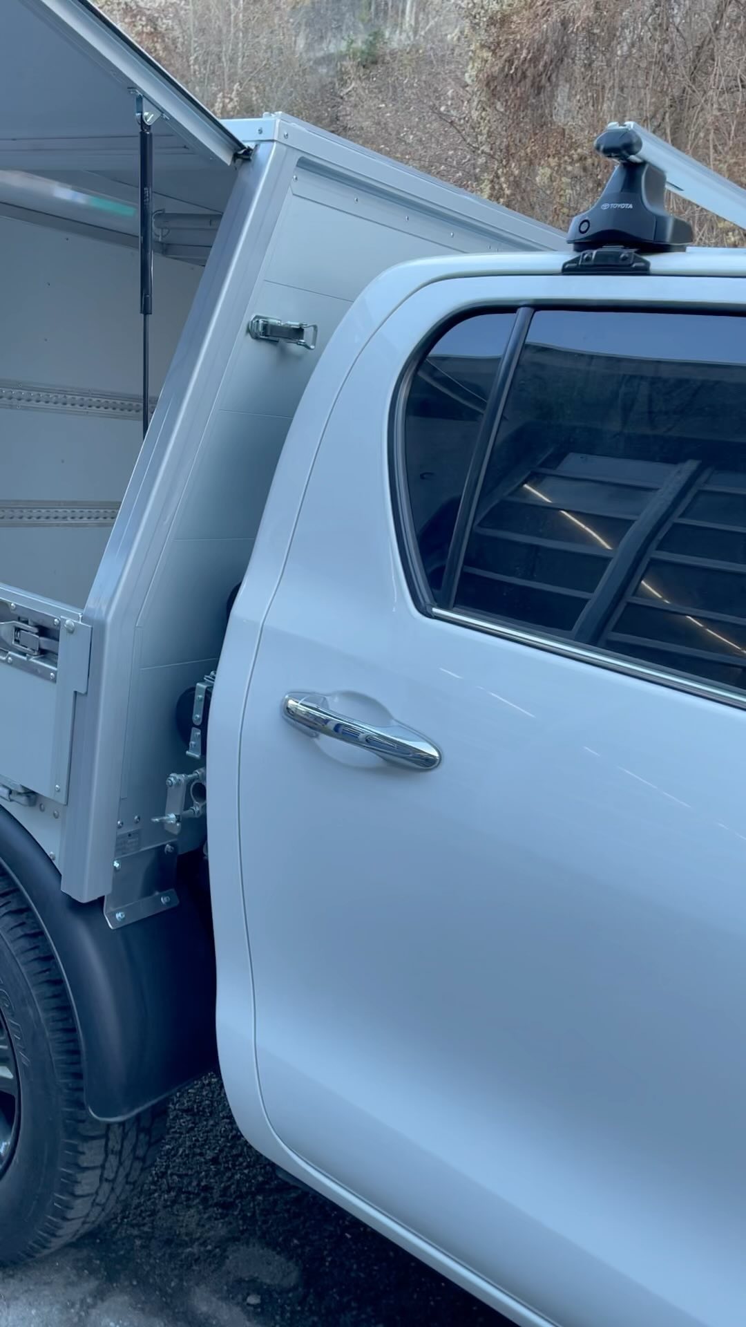 👨🏭Adaptée jusque dans les moindres détails 👍
La Carrosserie des Berges, depuis 1982 à votre service 😉
#pickup #truck #toyota #hilux #utilitaire #carrosseriesuisse #handmade #valais #wallis #sionmaville #faitmain #aluminium #alu